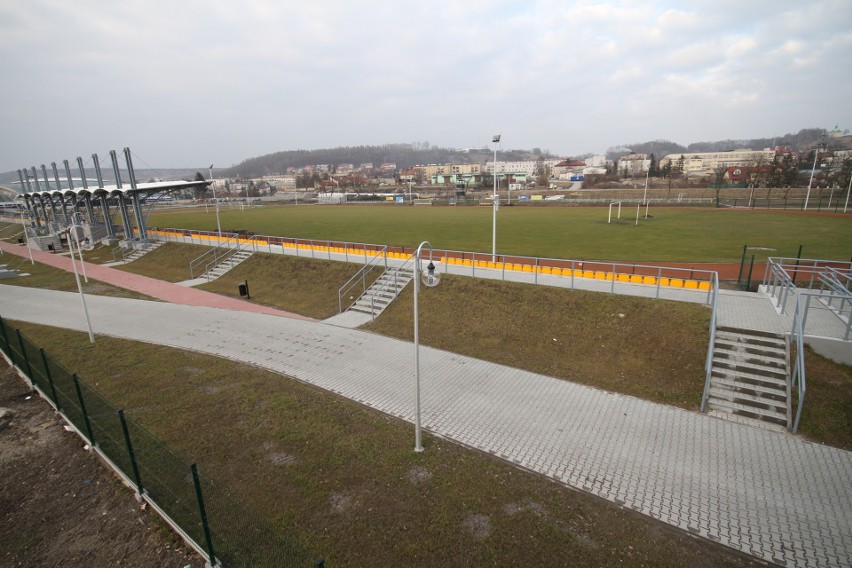 Jakie stadiony w powiecie pińczowskim? Obiekt Nidy Pińczów jest najnowocześniejszy, ale...