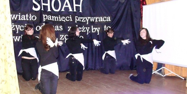 Impreza z okazji Dnia Pamięci o Holokauście odbyła się w klubie Hades w podziemiach kazimierskiego liceum.