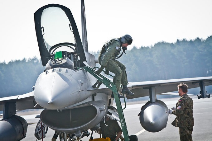 F-16 wylądował w Bydgoszczy. Otworzą Krajowe Centrum Serwisowe [ZDJĘCIA, WIDEO]