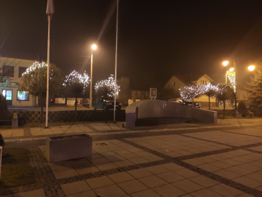 Świąteczne iluminacje w Wodzisławiu. Rynek jest pięknie przyozdobiony (ZDJĘCIA)
