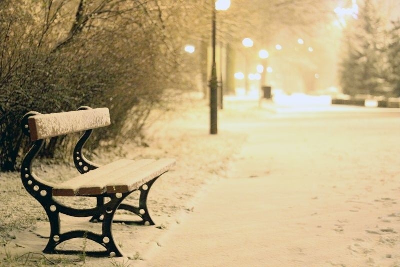 Zima zawitała do Łodzi! Sypie śnieg. Uwaga na śliskie jezdnie [zdjęcia]