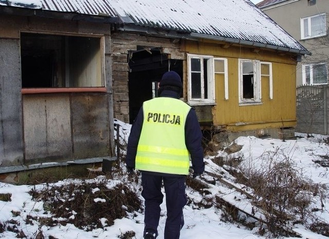 Policja w Kolnie uratowała mężczyzn przed zamarznięciem