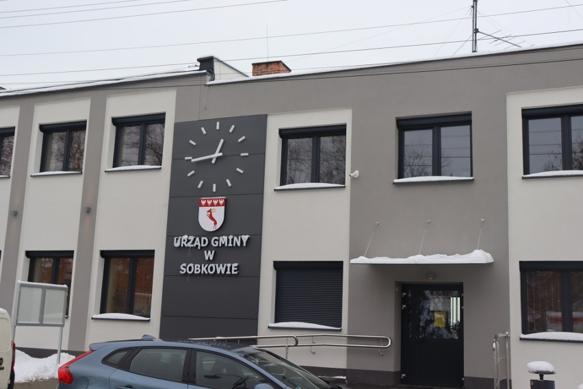 W Sobkowie zakończono remont i termomodernizację budynku urzędu gminy. Zobaczcie zdjęcia