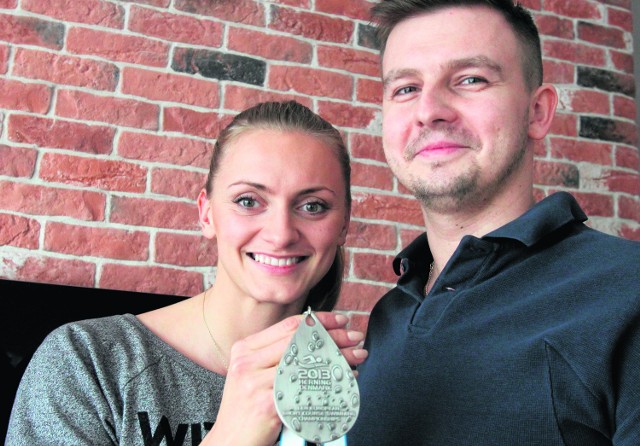 Aleksandra i Bartosz Olejarczykowie prezentują symbol tegorocznych sukcesów: srebrny medal mistrzostw Europy w Herning. Ten sezon potwierdził, że idą dobrą drogą w kierunku igrzysk w Rio 2016.