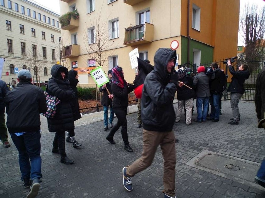 Anarchiści protestowali przeciwko działaniom policji podczas...