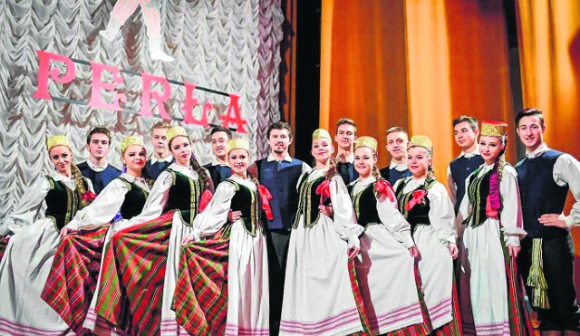 Polski Zespół Tańca Ludowego Perła oraz Kapela Podwileńska zaprezentują  swój repertuar na scenie słupskiej filharmonii 13 kwietnia, początek o godz. 18. 