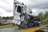 Wypadek na przejeździe w Dąbrowie Górniczej! 40-latek wjechał autem pod pociąg. Nie zauważył go? [ZDJĘCIA]