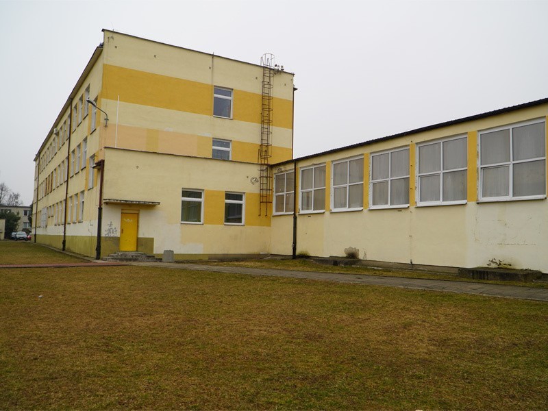 Rozbudowa siedziby Publicznej Szkoły Podstawowej numer 1 w Grójcu. Burmistrz podpisał umowę z wykonawcą. Kiedy ruszą roboty?