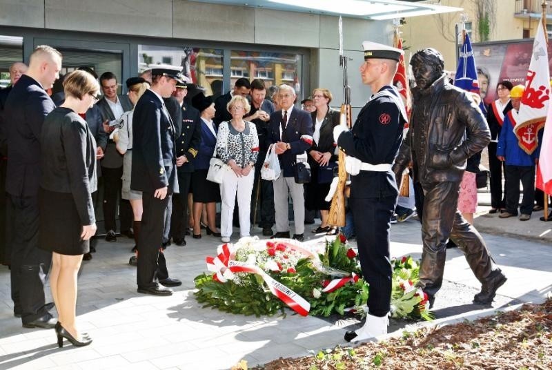 Pomnik płk Ryszarda Kuklińskiego odsłonięto w Gdyni [ZDJĘCIA] 