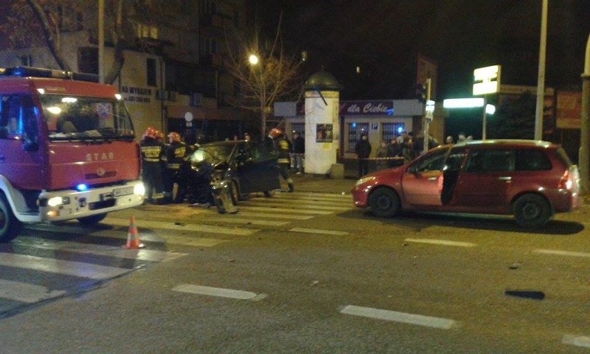Wypadek w centrum Radomia. Karambol trzech samochodów na ulicy Żeromskiego 