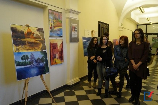 Wystawę ponad 50 prac malarskich można oglądać na II piętrze PBW przy ul. Kościuszki.