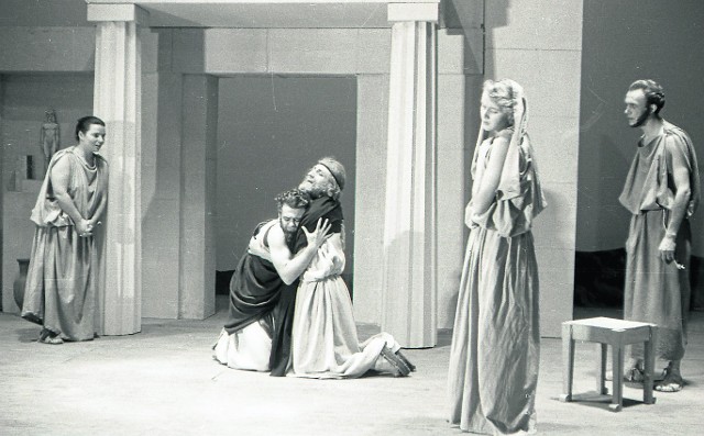 Sztuka „Homer i Orchidea” Tadeusza Gajcego w reżyserii Iwo Galla została wystawiona w Teatrze Wybrzeże w listopadzie 1946 roku
