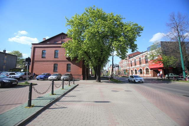 Mieszkańcy Rudy Śląskiej pozostają w domach pomimo wiosennej aury. Zobaczcie jak wyglądają ulice miasta w czasie pandemii.Zobacz kolejne zdjęcia. Przesuwaj zdjęcia w prawo - naciśnij strzałkę lub przycisk NASTĘPNE 