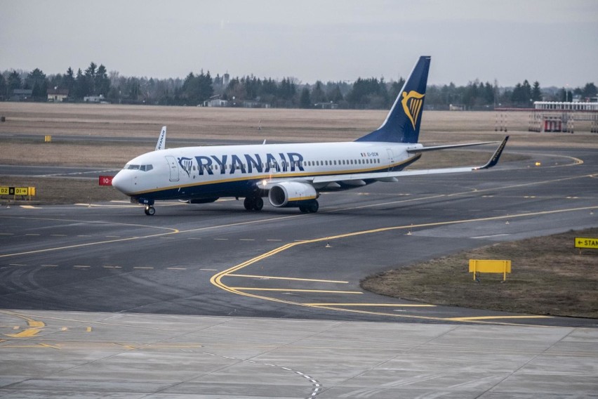 Chory mężczyzna przyleciał do Wrocławia samolotem Ryanair