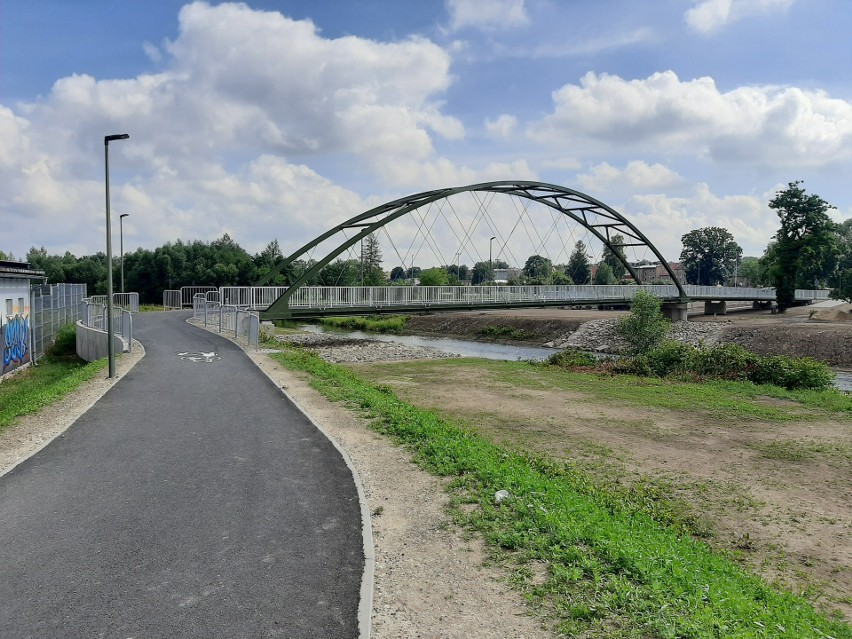 Nowa kładka łączy tereny rekreacyjne w Głuchołazach. Obiekt...