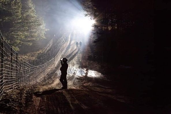 Krakowscy policjanci strzegą granicy Polski z Białorusią [ZDJĘCIA]