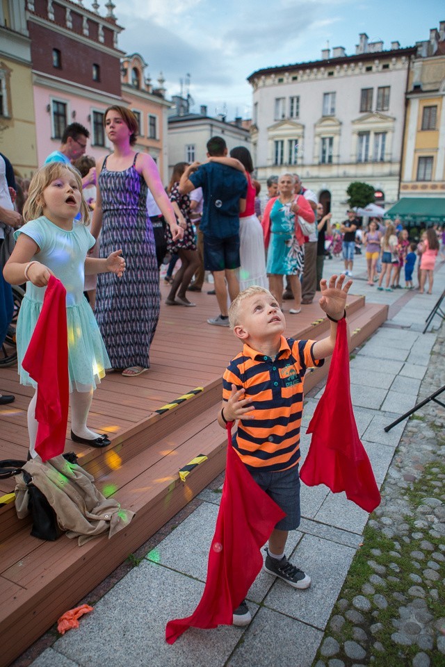 Letnia potańcówka na tarnowskim rynku