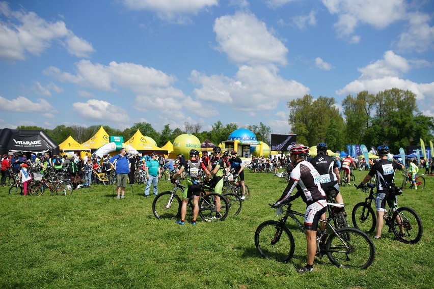 Kraków. 1600 zawodników w Skandia Maraton Lang Team [ZDJĘCIA]