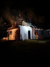 Pożar w Rudach. Spłonęło poddasze domu. 300 tys. zł strat ZDJĘCIA