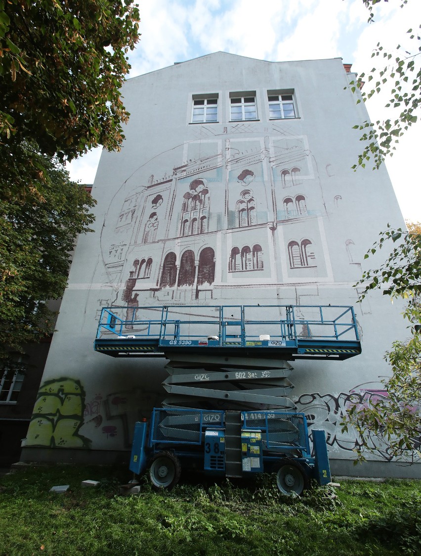 Mural na budynku Książnicy Pomorskiej w Szczecinie