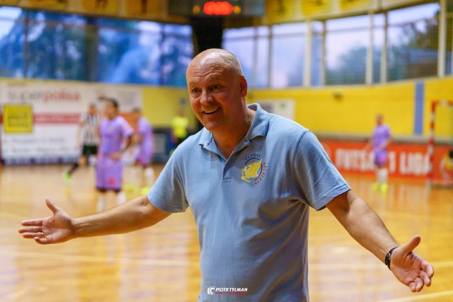 Trener Roman Smirnov po raz drugi prowadzi Futsal Szczecin. Sezon 2023/2024 zaczął od serii trzech zwycięstw i pozycji lidera tabeli I ligi.