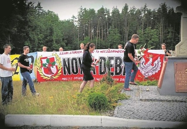 Cześć ofiarom oddano na cmentarzu, gdzie znajduje się tablica pamiątkowa poświęcona Polakom pomordowanym na Wschodzie.
