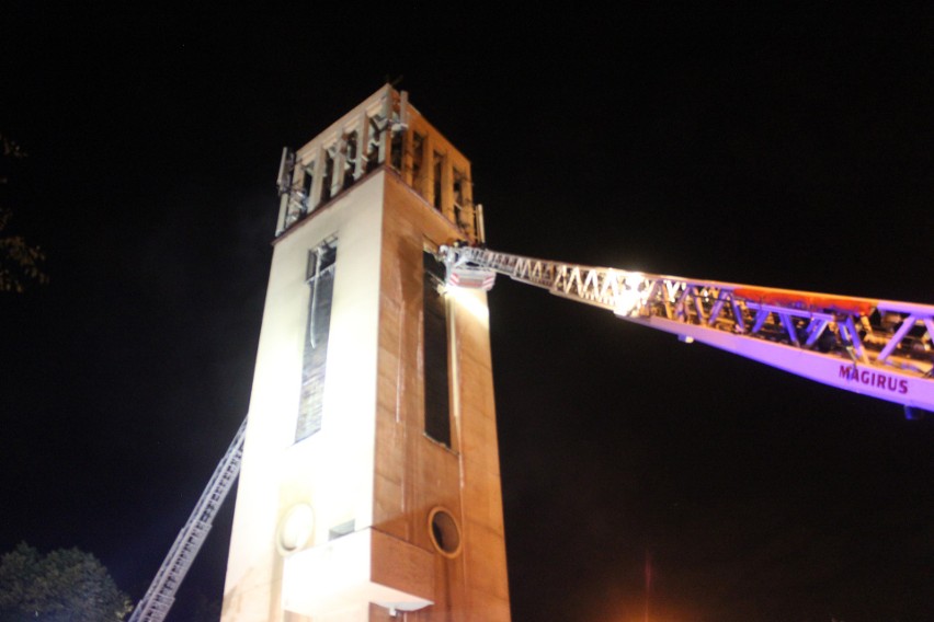 Pożar kościoła św. Franciszka w Łodzi. Spłonęło wyposażenie wieży kościelnej [ZDJĘCIA, FILM]