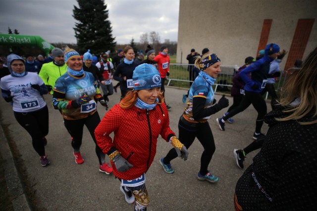 Start wyznaczono na godz. 12, 1 stycznia 2020 w Parku Śląskim przy hali wystawowej „Kapelusz” Do wyboru był bieg oraz Nordic Walking. Rywalizowano na 7 km trasie, a uczestnicy mogli wybrać dowolną liczbę pętli, aż do długości maratonu.