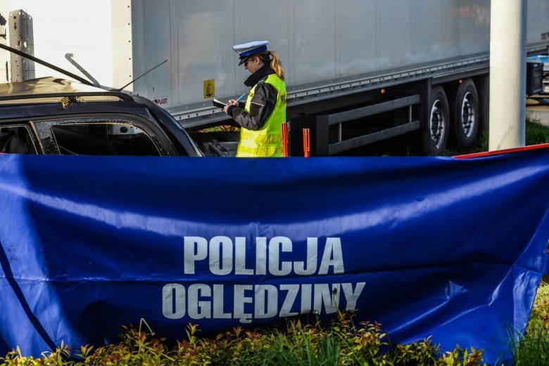 Wypadek na rondzie Fordońskim. Trzy osoby zginęły [zdjęcia, wideo]