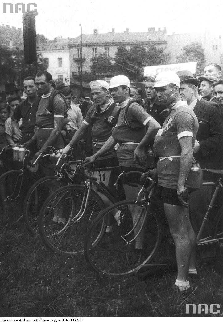 Wyścig kolarski Tour de Pologne (Dookoła Polski) przed II wojną. Oglądaj ZDJĘCIA