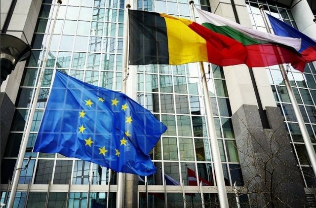 Parlament Europejski przyjął w środę 13 kwietnia krytyczną dla polskiego rządu rezolucję.