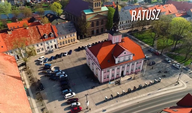 Urząd Miejski w Międzyrzeczu znowu chce zarobić na sprzedaży nieruchomości. Tym razem szuka kupca na lokal niedaleko Rynku, przy ul. Lipowej. Na chętnych czekają też mieszkania w kamienicy przy Młyńskiej i udział w działce zabudowanej nieczynnym marketem.