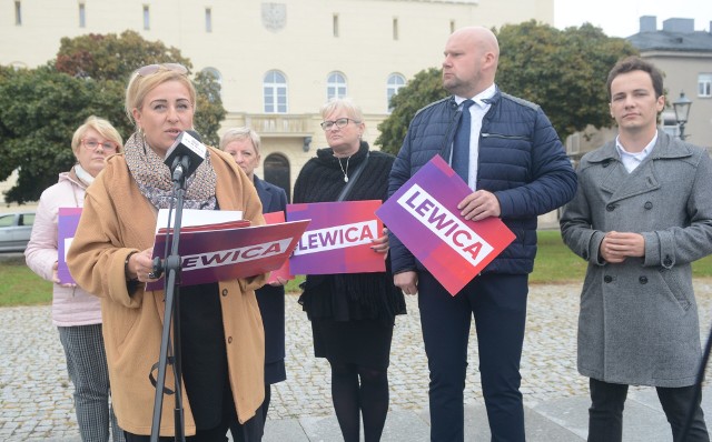 Działacze Lewicy proponują utworzenie państwowego przedsiębiorstwa, które będzie taniej budować mieszkania dla Polaków. Na pierwszym planie - Anna Żytkowska - Prus.