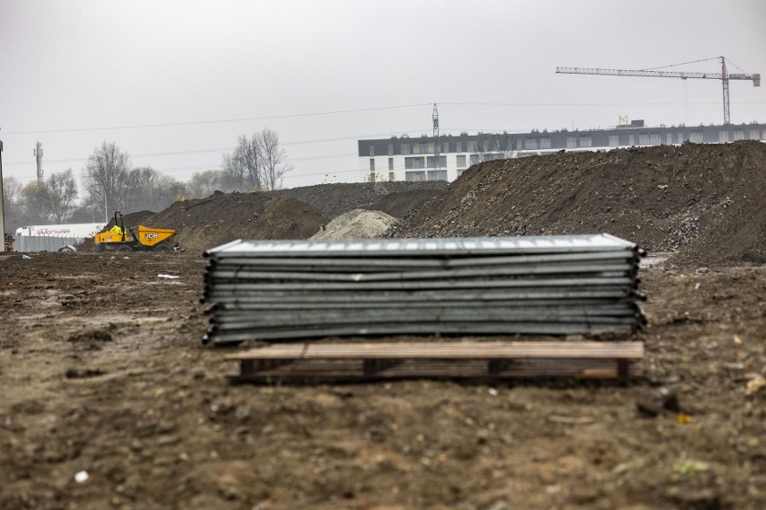 Kraków. Galicyjska rozkopana, rozkopane pola wokół. Będzie więcej bloków