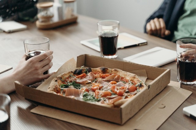 Gdzie można zjeść najlepszą pizze w Szczecinie? Oto lista 15 najlepiej ocenianych pizzerii w naszym mieście według opinii Google!Sprawdź czy Twoja ulubiona pizzeria znalazła się na liście >>>