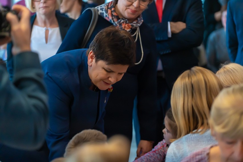 Wicepremier Beata Szydło w Nowym Sączu odwiedziła szkołę specjalną, a potem firmę Fakro