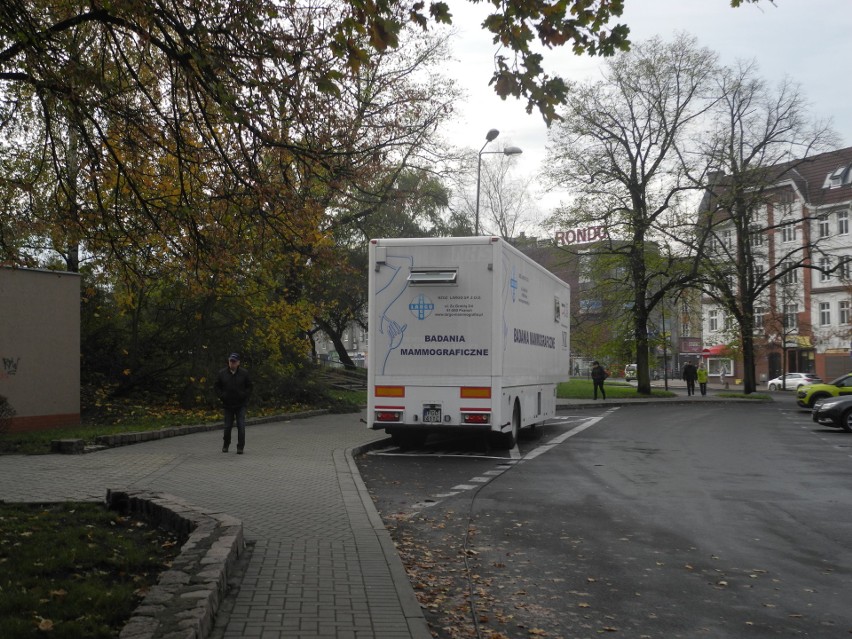 Stargard. Ruszyły badania piersi w mammobusie przy SCK 