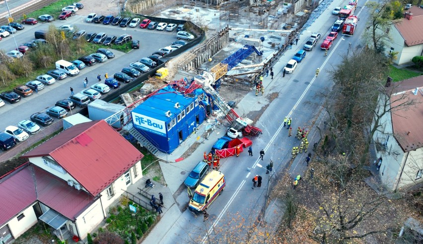 Po upadku żurawia budowlanego w Wieliczce droga prowadząca...