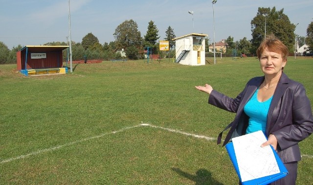 - Rozbudowa stadionu "Huraganu&#8221; w Gniewczynie była konieczna. Dobrze, że udało się nam zdobyć fundusze unijne na ten cel &#8211; cieszy się Zofia Nowak, szefowa działu inwestycji w gminie Tryńcza.