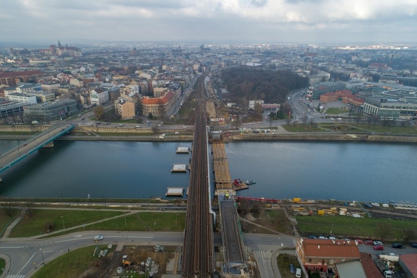 Megainwestycja w centrum Krakowa rośnie jak na drożdżach [ZDJĘCIA]