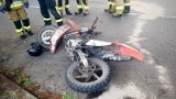 Motocyklista pod wpływem alkoholu rozbił się na drzewie w Brzostowie. Nie miał prawa jazdy 