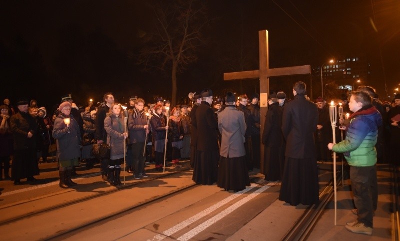 Łódzka Droga Krzyżowa przeszła ul. Piotrkowską [zdjęcia]