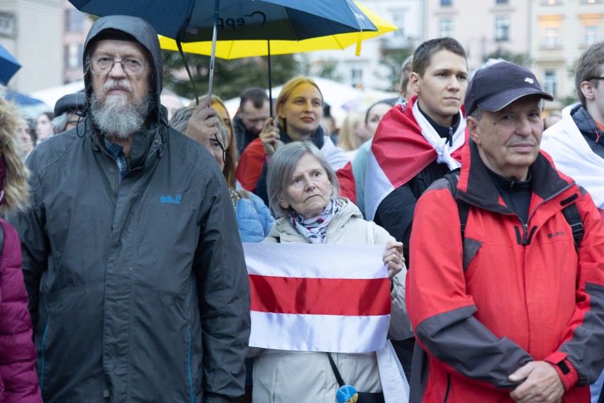 Liderka białoruskiej opozycji Swiatłana Cichanouska spotkała się z Białorusinami i Ukraińcami na krakowskim Rynku ZDJĘCIA