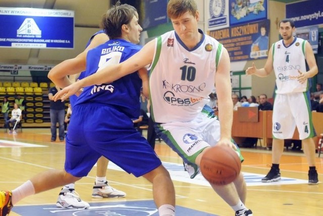Wojciech Pisarczyk w ostanich tygodniach należy do najważniejszych koszykarzy MOSiR-u