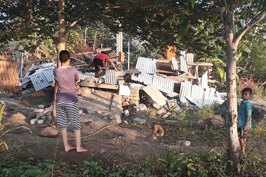 Indonezja: Trzęsienie ziemi na wyspie Lombok. Co najmniej 14 osób zginęło. 60 wstrząsów wtórnych w turystycznej okolicy