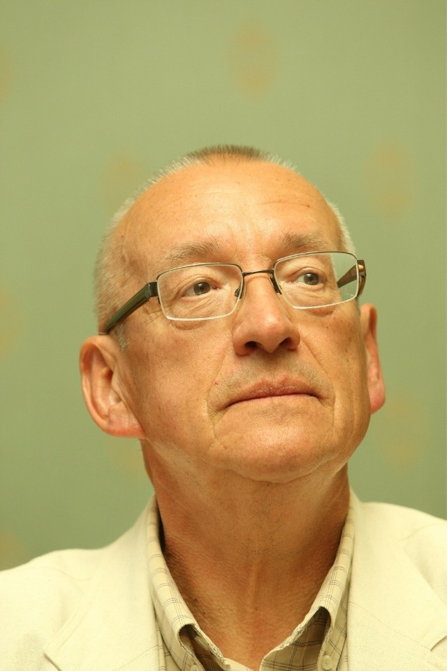 Prof. Andrzej Zawada wciąż pełni funkcję kierownika Instytutu DZiKS