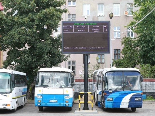 Na telebimie na dworcu PKS znaleźć można m.in. informacje o rozkładzie jazdy autobusów PKS. Firma chce też zarabiać na emisji reklam. 