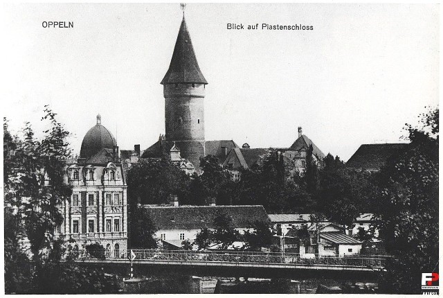 Widok z Zaodrza na Most Stulecia, nową synagogę i zamek z Wieżą Piastowską. Pocztówka z 1910 roku.