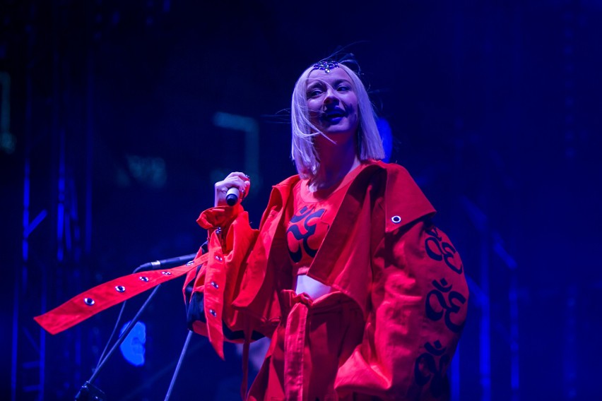 Sylwester 2017 Kraków. Gwiazdy roztańczyły Rynek Główny. Na scenie Kasia Moś, Natalia Nykiel i Bovska [ZDJĘCIA]