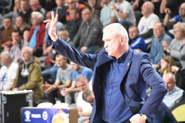 Trener Dariusz Maciejewski zdobył ze swymi podopiecznymi już dziewiąty medali w rozgrywkach ekstraklasy koszykarek.